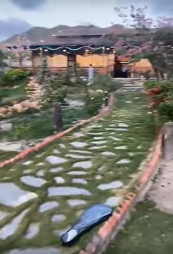 Quyền Linh tiết lộ gia trang rộng lớn của vợ chồng Hồng Vân - Lê Tuấn Anh Quyền Linh tiết lộ gia trang rộng lớn của Hồng Vân - Lê Tuấn Anh