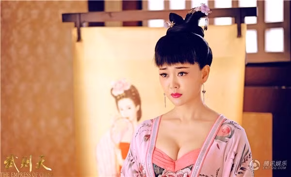 Bí ẩn những bộ trang phục thời nhà Đường: Quý tộc được hở bạo, dân thường phải kín mít - Ảnh 4