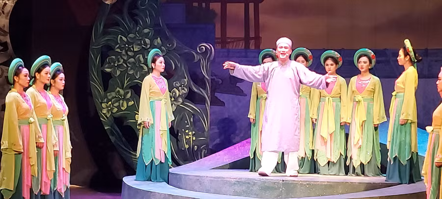 'Lời ru tình yêu' lẩy được cái tứ ngọt ngào, đậm chất chèo. Ảnh: Bình Thanh.