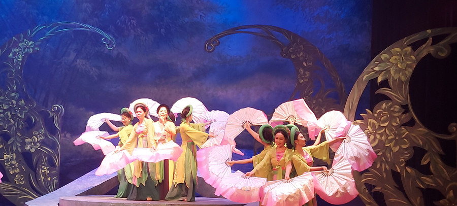 'Lời ru tình yêu' là vở diễn đầu tiên đạo diễn, NSND Hoàng Quỳnh Mai hợp tác với Nhà hát Chèo Việt Nam. Ảnh: Bình Thanh. 'Lời ru tình yêu' là vở diễn đầu tiên đạo diễn, NSND Hoàng Quỳnh Mai hợp tác với Nhà hát Chèo Việt Nam. Ảnh: Bình Thanh.