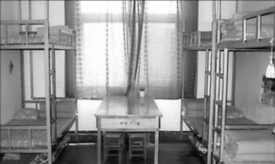 Ký túc xá nữ tại Trường Trung học số 1 Tĩnh Hải.