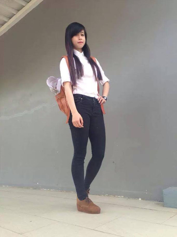 Hình ảnh giản dị của hot girl làng võ ở trường học