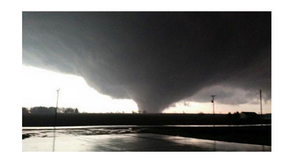 Hãi hùng siêu lốc xoáy cày nát bang Illinois ảnh 1 Hãi hùng siêu lốc xoáy cày nát bang Illinois ảnh 1