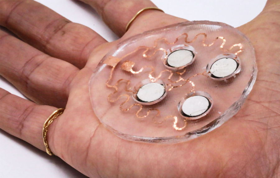 Miếng dán có thể giúp chuyển thuốc vào cơ thể đúng mục tiêu mà không gây đau đớn. Ảnh: MIT.