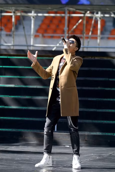 Noo Phuoc Thinh dep trai khong kem sao Han tren san tap Asia Song Festival - Anh 13