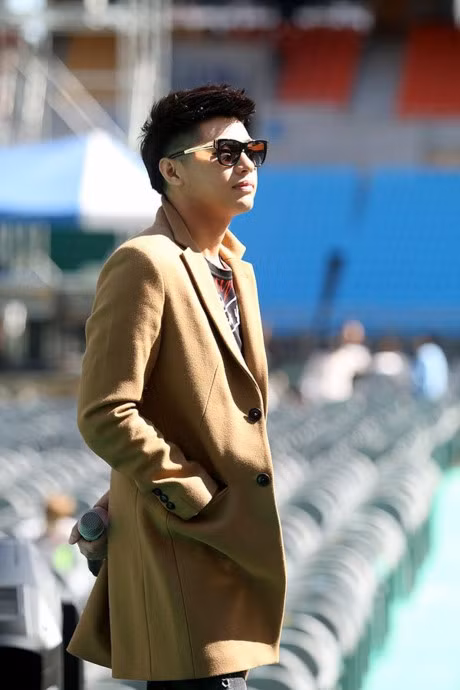 Noo Phuoc Thinh dep trai khong kem sao Han tren san tap Asia Song Festival - Anh 4