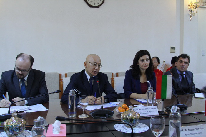 Phái đoàn Bulgaria do bà Marinela Petkova dẫn đầu Phái đoàn Bulgaria do bà Marinela Petkova dẫn đầu