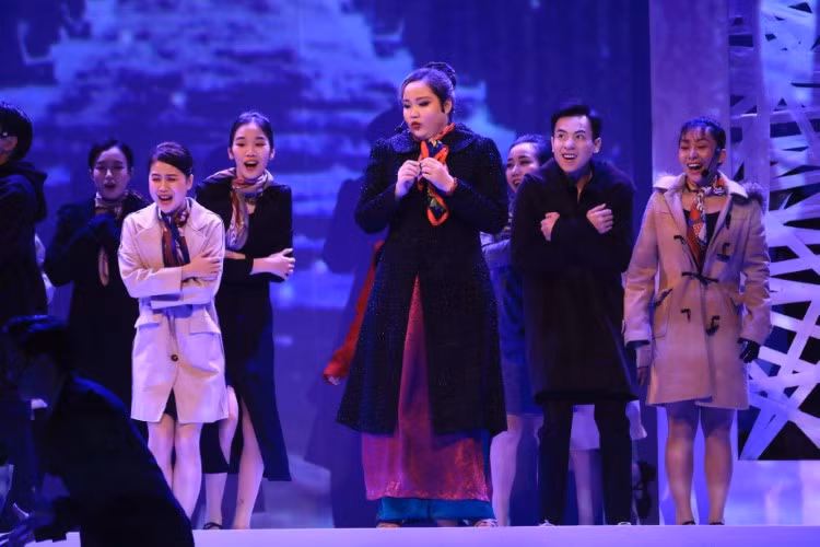 Nhạc kịch Sóng: Phập phồng yêu - tha thiết sống… ảnh 1