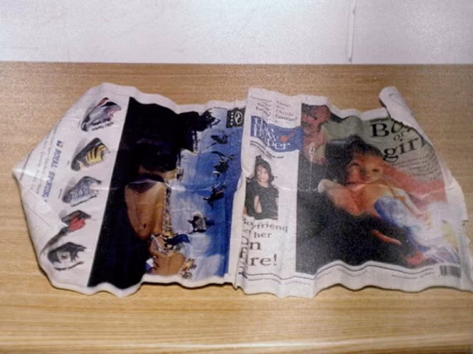 Tờ báo bọc con dao gây án.