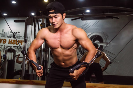 Bài tập giúp cơ ngực vạm vỡ của 9X đẹp trai - Ảnh 4 Bai tap giup co nguc vam vo cua 9X dep trai - Anh 4