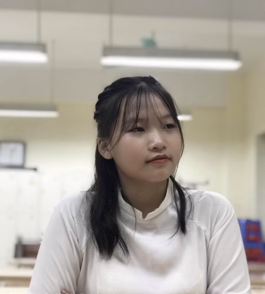 Emh Lã Thị Kim Anh, Trường THPT chuyên Lương Văn Tụy (Ninh Bình) đạt giải nhất môn Địa tại kỳ thi học sinh giỏi quốc gia năm học 2021- 2022.