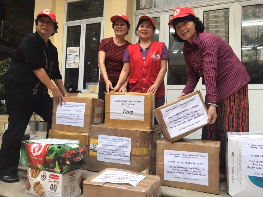 Những cuốn sách thiếu nhi được trao tặng cho học trò vùng khó