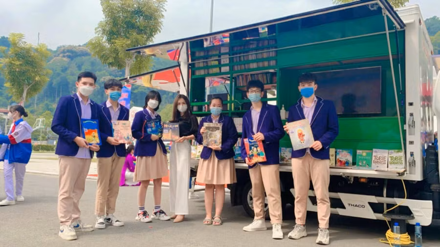 Học sinh, giáo viên tham dự Ngày Sách và Văn hóa đọc Việt Nam