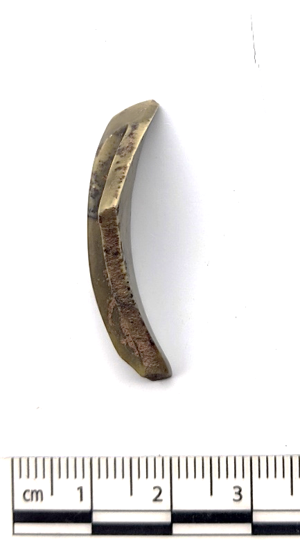 Mảnh vòng tay đá ngọc.