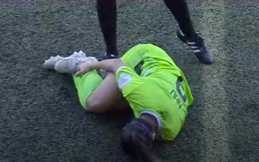 Huỳnh Như chấn thương trong trận đấu thuộc vòng 7 giải Vô địch quốc gia nữ Bồ Đào Nha khuya 18/11. Huỳnh Như chấn thương trong trận đấu thuộc vòng 7 giải Vô địch quốc gia nữ Bồ Đào Nha khuya 18/11.