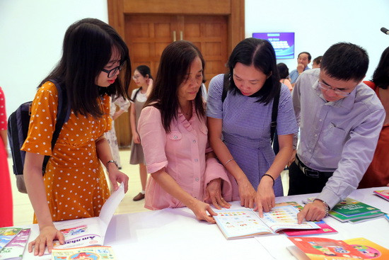 Giám đốc Sở GD&ĐT TP Hồ Chí Minh nhấn mạnh: Bộ sách sẽ được hoàn chỉnh ở cả 3 cấp học, với đầy đủ các bộ môn. Ảnh Việt Hà Giám đốc Sở GD&ĐT TP Hồ Chí Minh nhấn mạnh: Bộ sách sẽ được hoàn chỉnh ở cả 3 cấp học, với đầy đủ các bộ môn. Ảnh Việt Hà