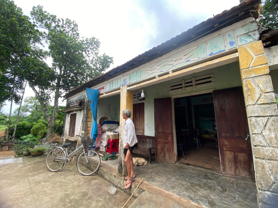 Ngôi nhà ông Phan Thậm nằm trong dự án nhưng chưa được giải tỏa vì chưa được bố trí tái định cư. Ảnh: Hoàng Vinh