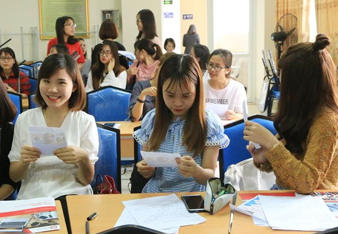 Không khí phấn khởi của sinh viên Khoa Ngoại ngữ trong Ngày giới thiệu cơ hội việc làm. Không khí phấn khởi của sinh viên Khoa Ngoại ngữ trong Ngày giới thiệu cơ hội việc làm.