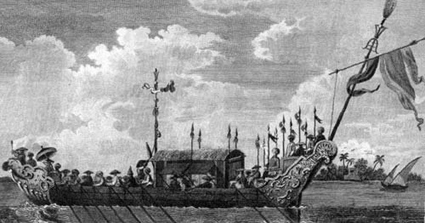 Vua Minh Mạng cho chở quan tài Hà Tông Quyền bằng đường biển về quê nhà chôn cất (ảnh phải).