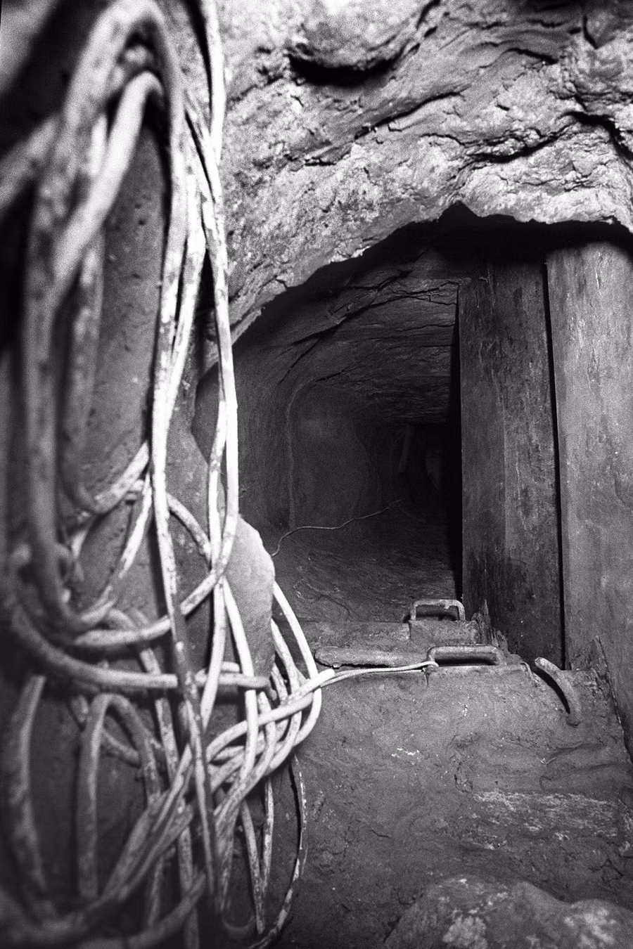 Đường hầm dẫn vào kho tiền tại ngân hàng Société Générale.