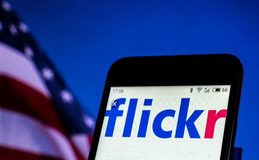 Flickr: Dịch vụ lưu trữ ảnh này bị chặn bởi "Great Firewall" từ 2007, vài năm sau khi về tay Yahoo!. Hiện tại Flickr thuộc sở hữu của SmugMug nhưng tình hình vẫn không thay đổi.