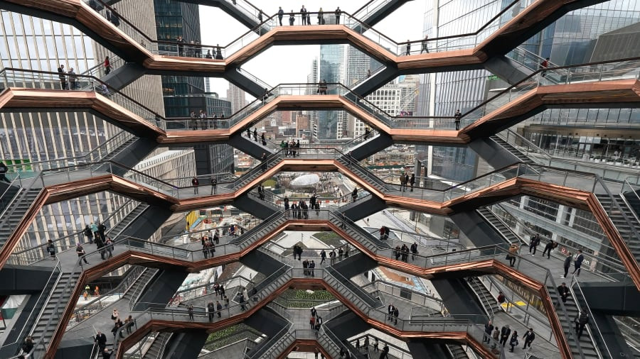 Tòa nhà độc đáo cao hơn 45m mang tên Vessel và được thiết kế bởi Thomas Heatherwick.