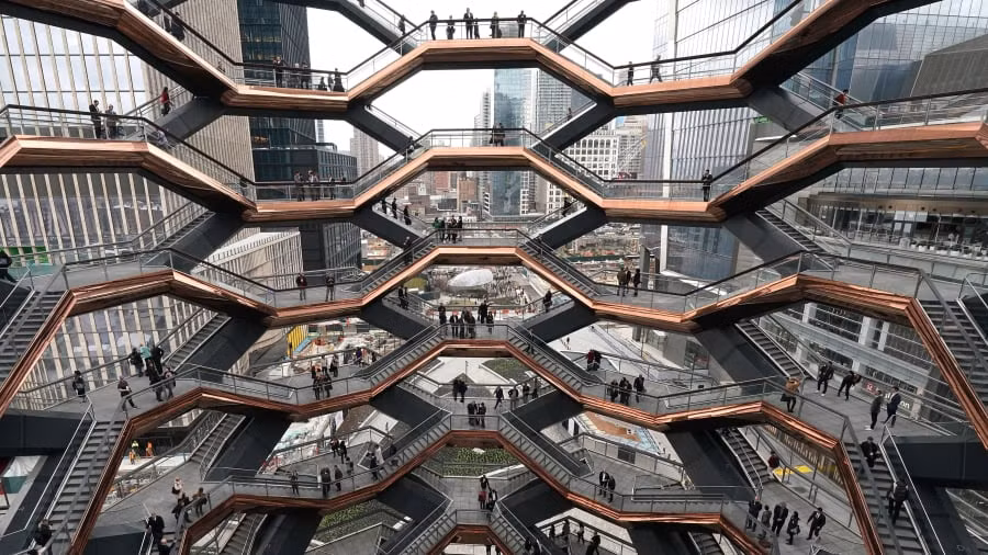 Tòa nhà độc đáo cao hơn 45m mang tên Vessel và được thiết kế bởi Thomas Heatherwick.
