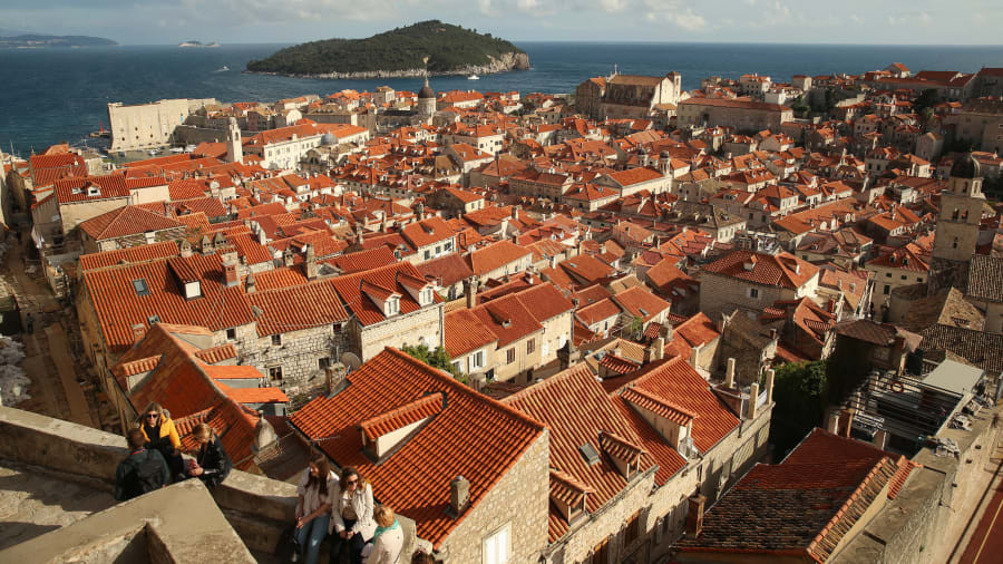 Thành phố Dubrovnik (Croatia) được nhiều người biết đến sau khi được chọn làm bối cảnh cho King"s Landing, thủ đô của Bảy vương quốc trong loạt phim "Trò chơi vương quyền" của HBO.