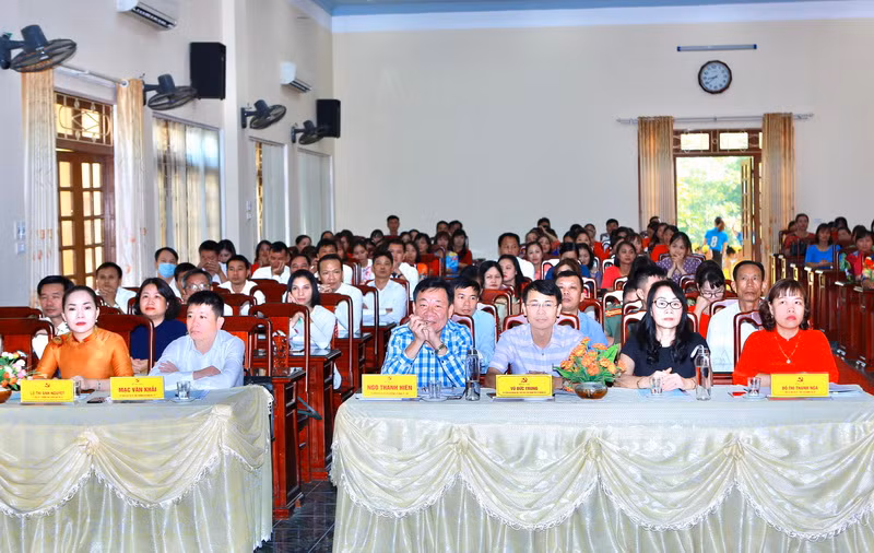 Các đại biểu dự hội nghị