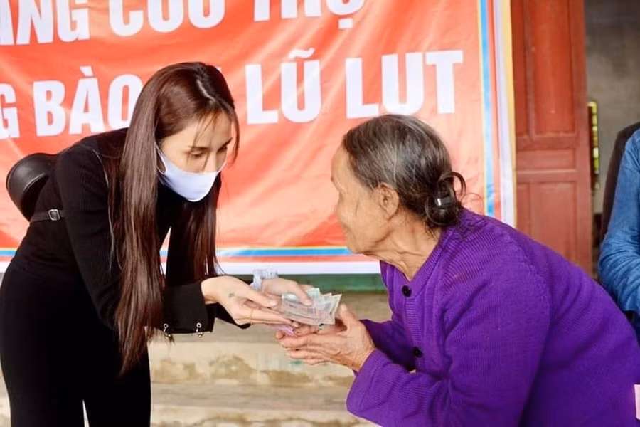 Thủy Tiên lo mất cả sự nghiệp nếu không giải quyết được số tiền từ thiện