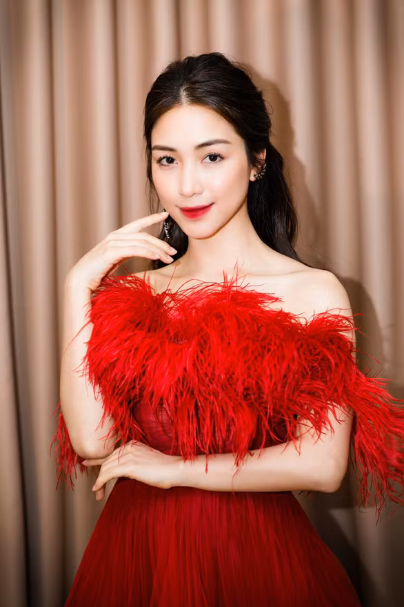 Hòa Minzy cũng từng bị phạt vì phát ngôn sai sự thật.