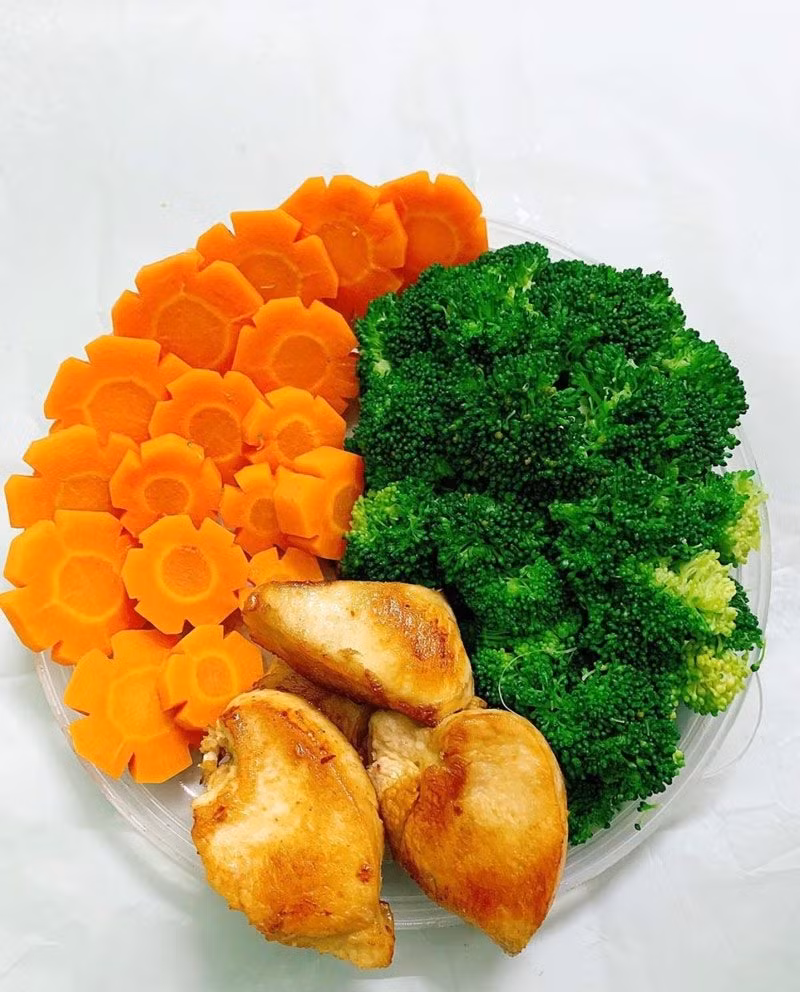 Khi bạn thường xuyên cắt giảm lượng carb trong khẩu phần ăn, cơ thể sẽ rơi vào trạng thái Ketosis.