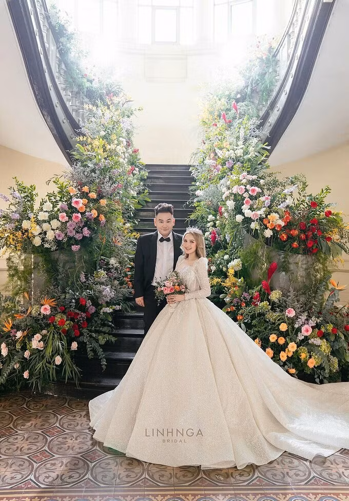 Sáng nay 14/11, đám cưới tiền tỷ của Xemesis và bạn gái kém 13 tuổi Xoài Non diễn ra tại Landmark81.