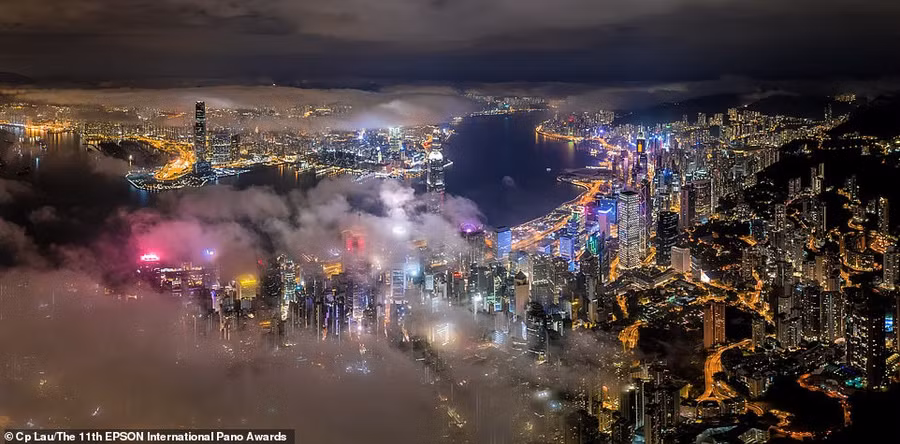 Hong Kong (Trung Quốc), được chụp bởi nhiếp ảnh gia Cp Lau. Ảnh: Dailymail.