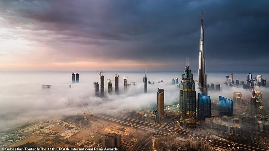 Ảnh Dubai do nhiếp ảnh gia người Tây Ban Nha Sebastian Tontsch chụp. Ảnh: Dailymail.