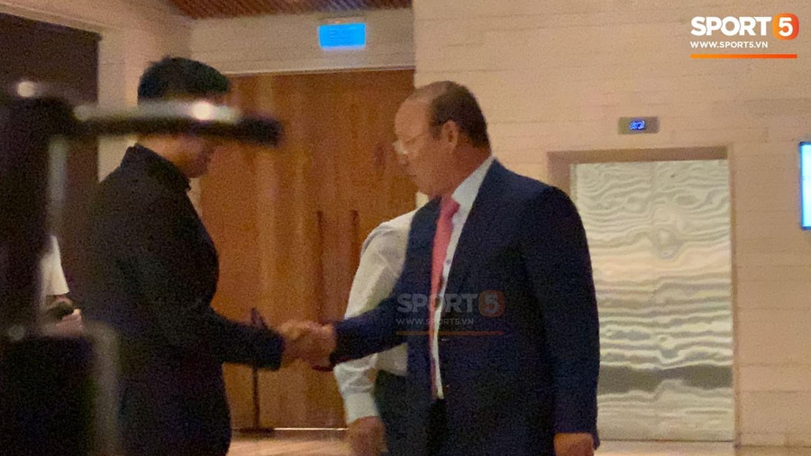 Ông Park Hangseo tới dự đám cưới của tiền đạo Công Phượng. Ảnh: Sport5