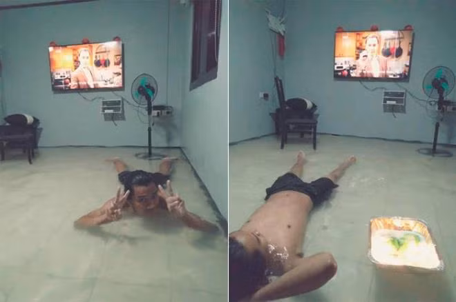 Tadia thản nhiên nằm trong nước ngập, bên cạnh là khay đồ ăn. Ảnh: thesundaily.