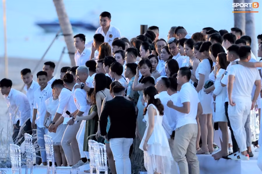 Hình ảnh hiếm hoi trong đám cưới Công Phượng - Viên Minh ở Phú Quốc ảnh 4