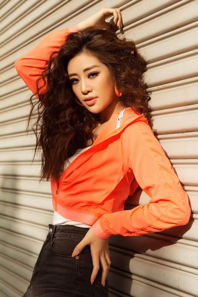 Hoa hậu Khánh Vân gây chú ý khi lên tiếng bênh vực Hương Giang rằng: "Tôi thấy mọi người đang có cái nhìn hơi khắt khe, quá đáng với chị". Ảnh: NVCC.