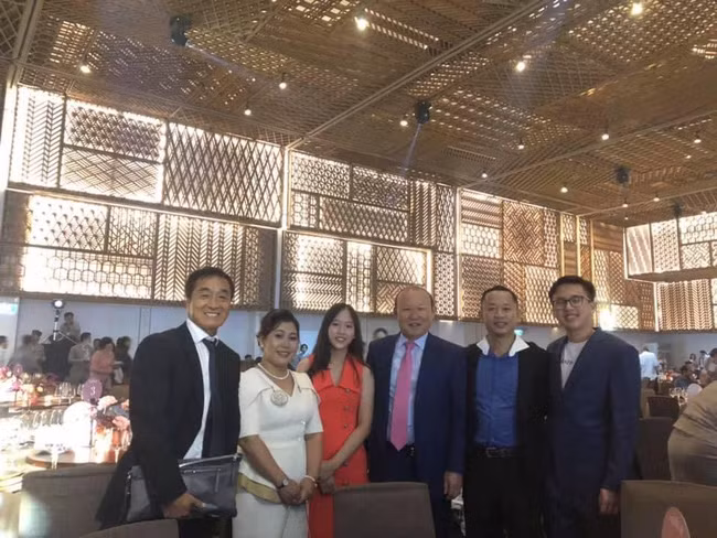 Khách mời đặc biệt gồm HLV Park Hang Seo (thứ 3 từ phải vào), cùng trợ lý Lee Young Jin. Ảnh: Huy Khoa