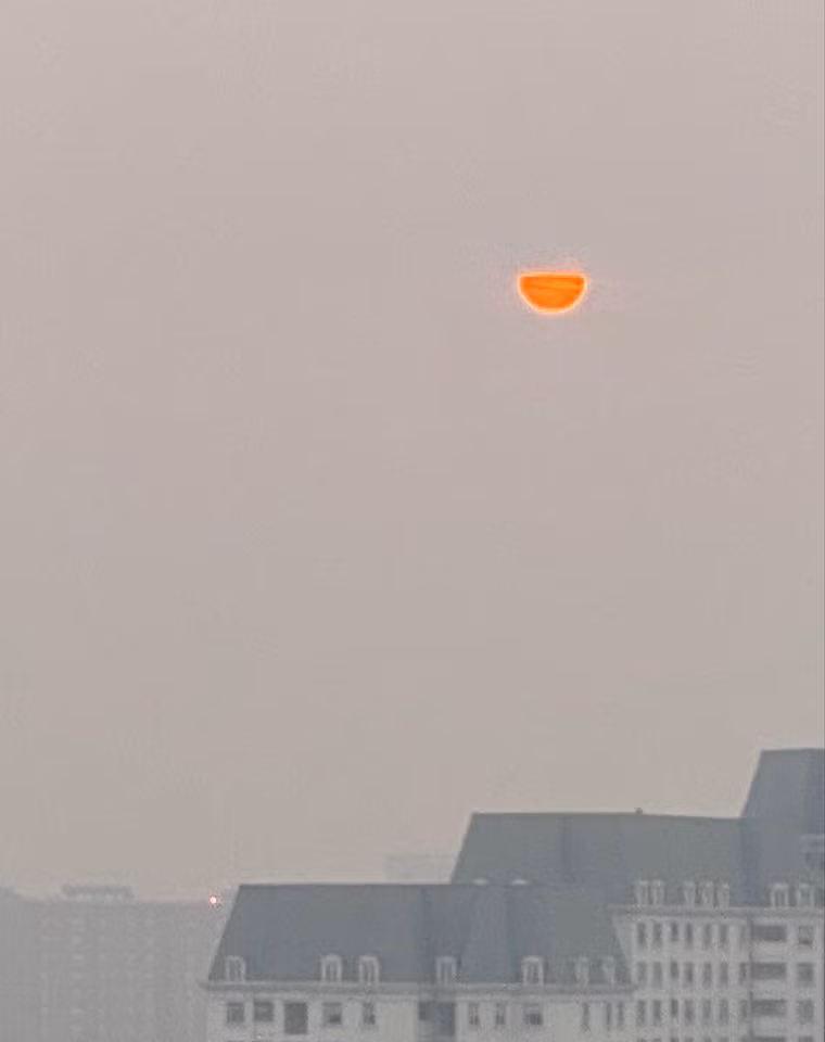 Sáng 6/11, xuất hiện mù khô ở Hà Nội. Ảnh: Huy Bằng