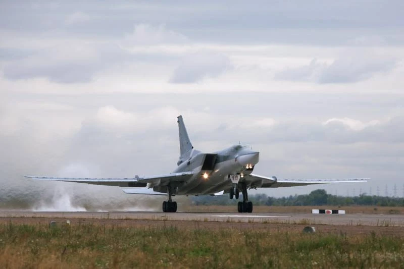 Máy bay ném bom tầm xa Tu-22M3