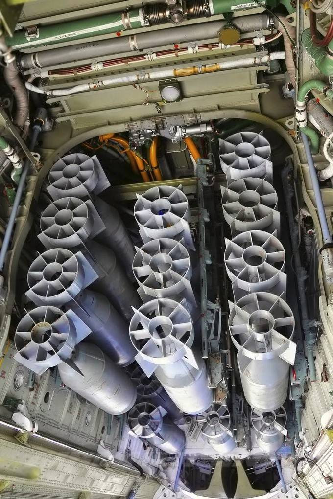 Tên lửa Kh-22 trang bị cho máy bay Tên lửa Kh-22 trang bị cho máy bay