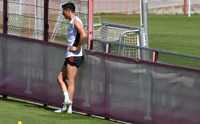 Lewandowski không vào sân tập nhằm gây sức ép lên lãnh đạo Bayern Munich để được ra nhập Barca.