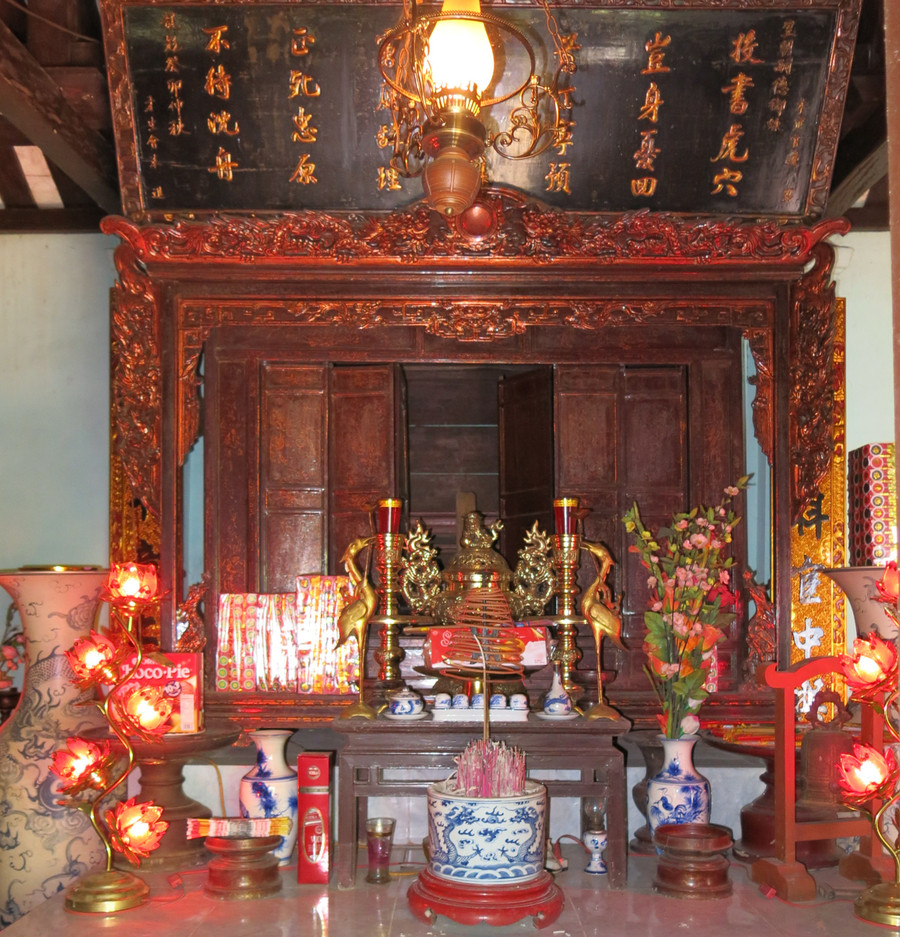 Ban thờ Tiến sĩ Trần Công Xán.