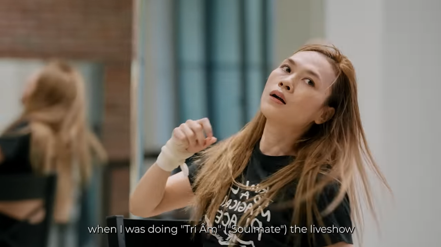 Bộ phim kể câu chuyện hậu trường về liveshow “Tri âm” của Mỹ Tâm. Ảnh chụp từ trailer phim 'Tri âm - Người giữ thời gian'. Bộ phim kể câu chuyện hậu trường về liveshow “Tri âm” của Mỹ Tâm. Ảnh chụp từ trailer phim 'Tri âm - Người giữ thời gian'.