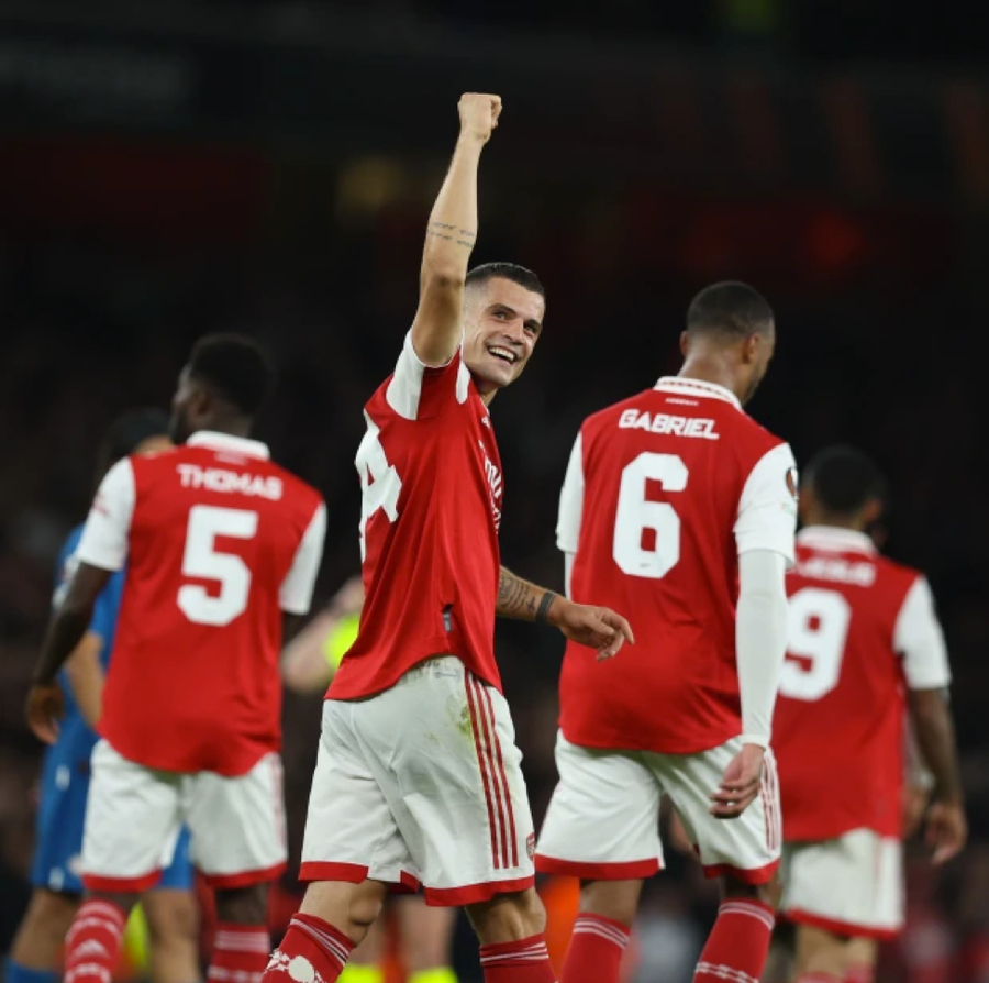 Arsenal vượt qua vòng loại trực tiếp Europa League. Arsenal vượt qua vòng loại trực tiếp Europa League.