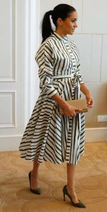 Công nương đầy thanh lịch trong chiếc váy sơ mi kẻ thắt eo.