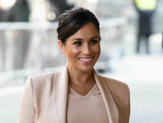 Học cách mix đồ công sở hoàn hảo như Công nương Meghan Markle