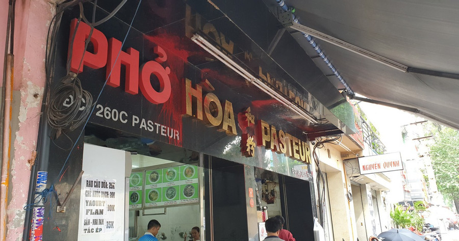 Lời khai của nhóm đối tượng ném mắm tôm, sơn.... vào quán phở Hòa 